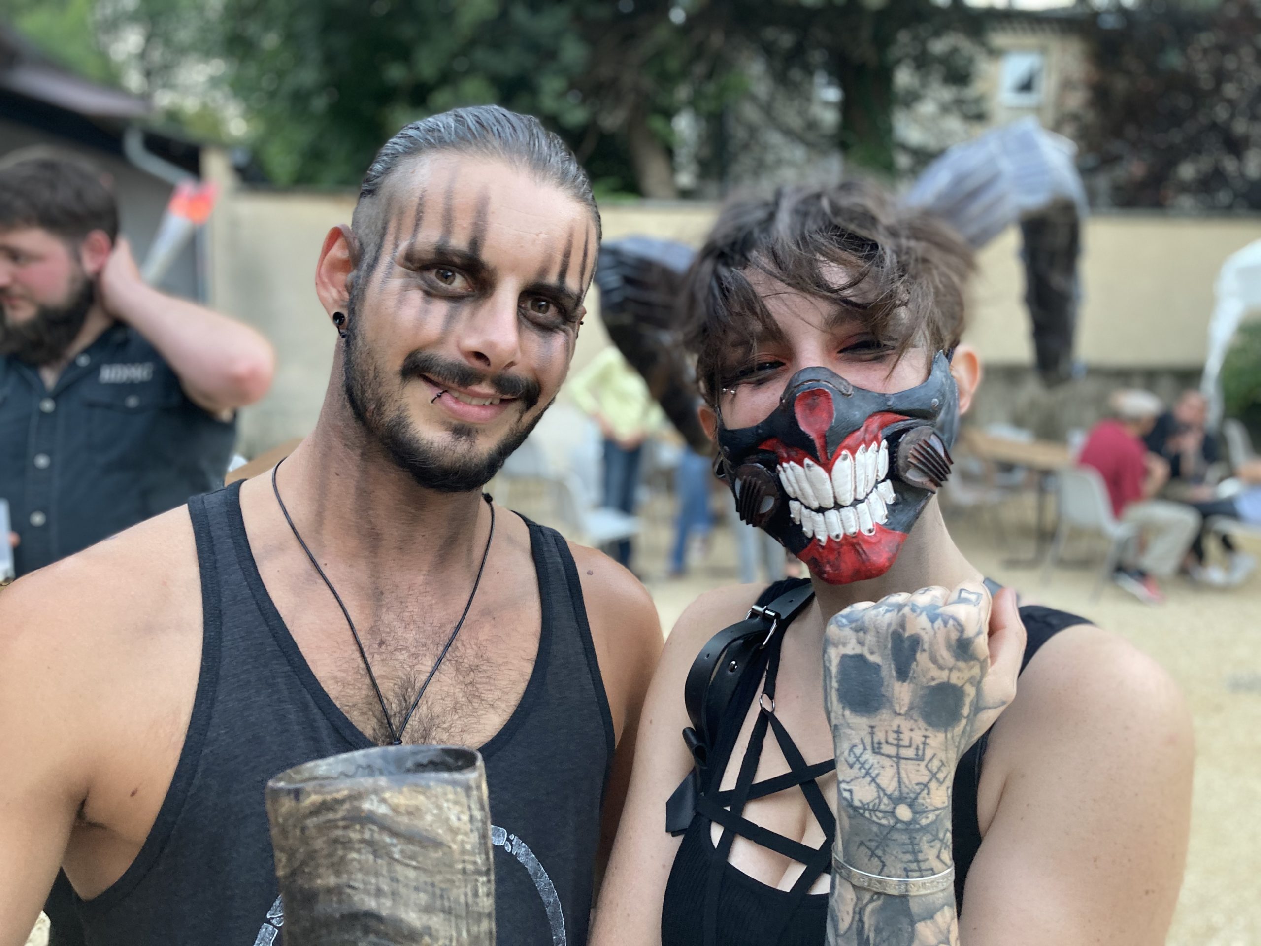 2 metalleux costumés